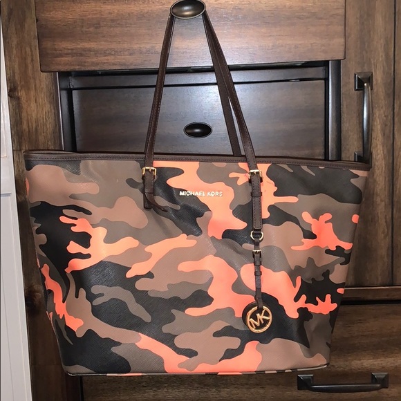 SOLD Michael Kors camouflage purse & wallet - Picture 2 of 7